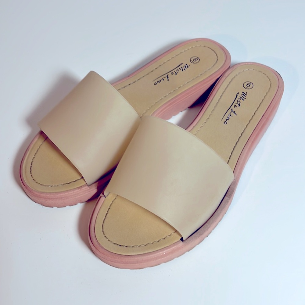 Nude and peachy, pink sandals, white line brand, size 6